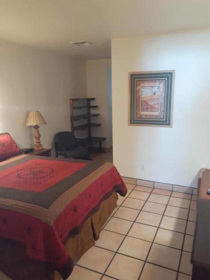 Stagecoach Suites Уикенберг Экстерьер фото