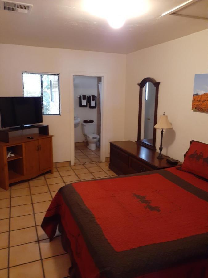 Stagecoach Suites Уикенберг Экстерьер фото