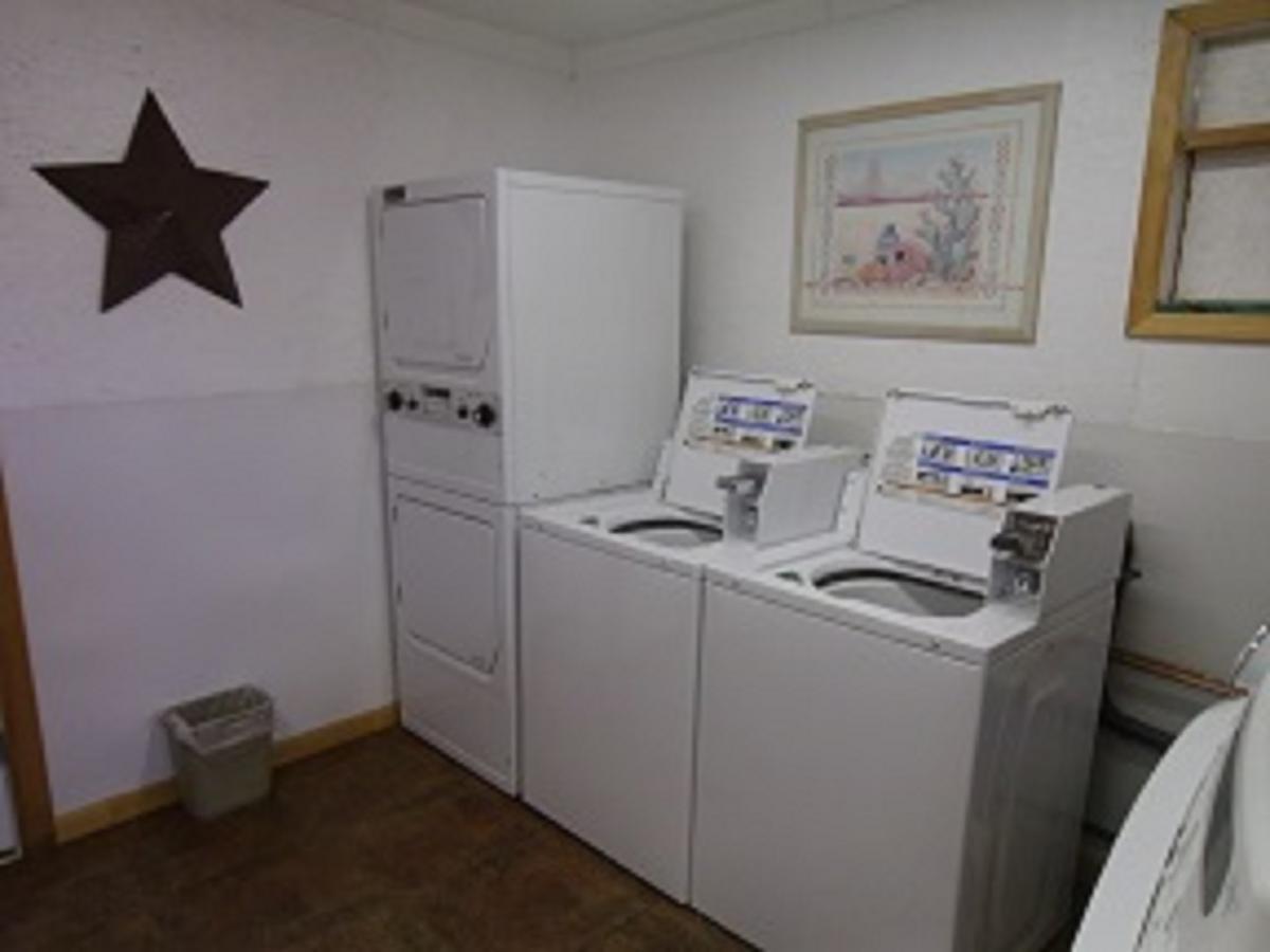Stagecoach Suites Уикенберг Экстерьер фото