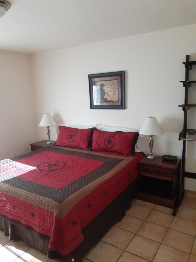 Stagecoach Suites Уикенберг Экстерьер фото